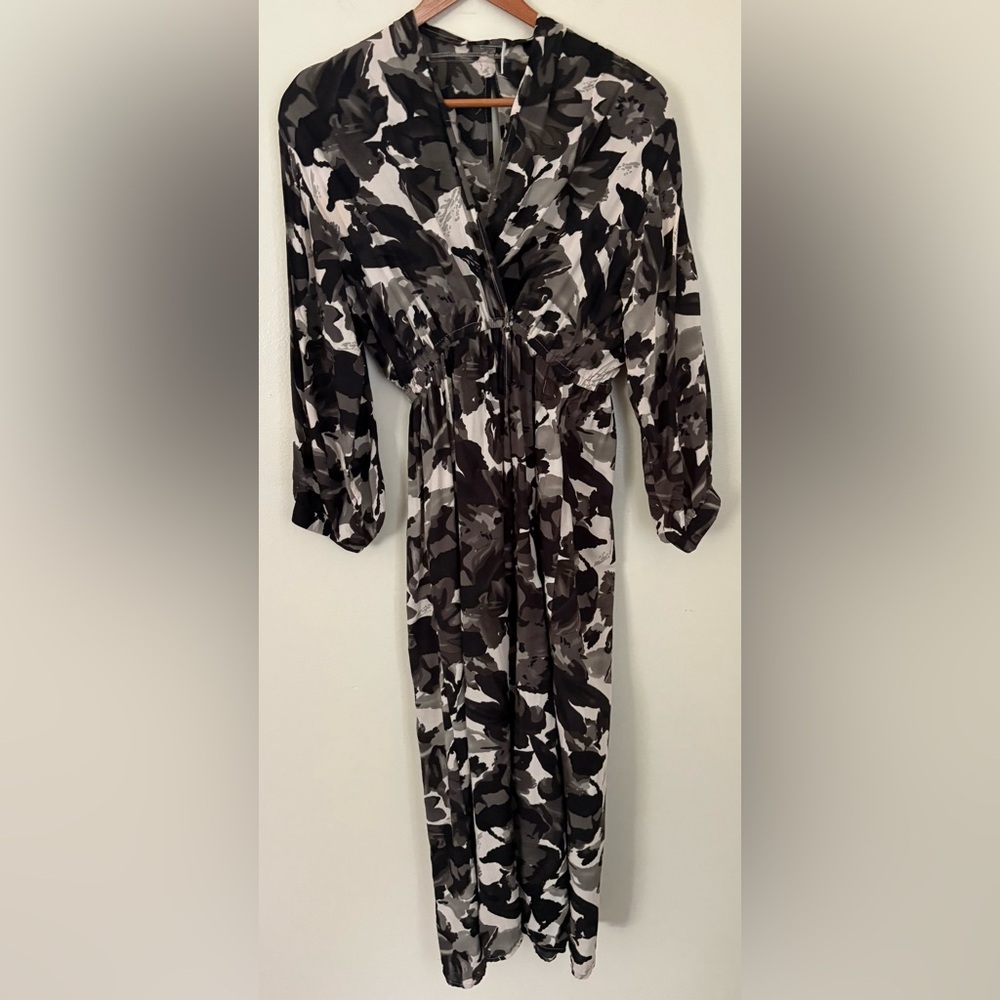 Panache Accessories Black, Gray, White Floral Robe, Size Medium